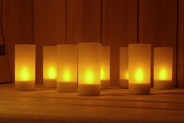 LED Teelicht Kerzen Set 12-fach wiederaufladbar inkl. Ladestation